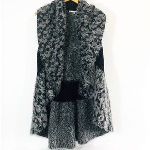Sioni Black & Gray Faux Fur Hi Low Vest Large